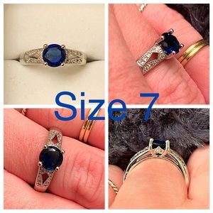 💎 Round Sapphire and CZ diamond ring.